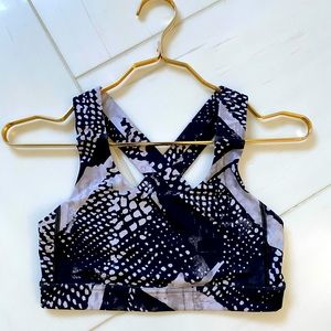 Lululemon black and white sports bra